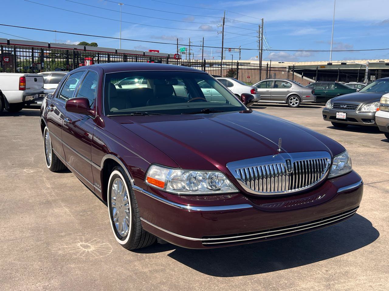 Used 2006 Lincoln Town Car Signature RWD image 12
