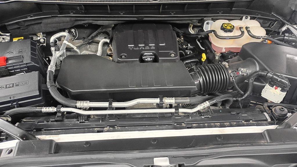 Used 2022 Chevrolet Silverado 1500 LT AWD/4WD image 9
