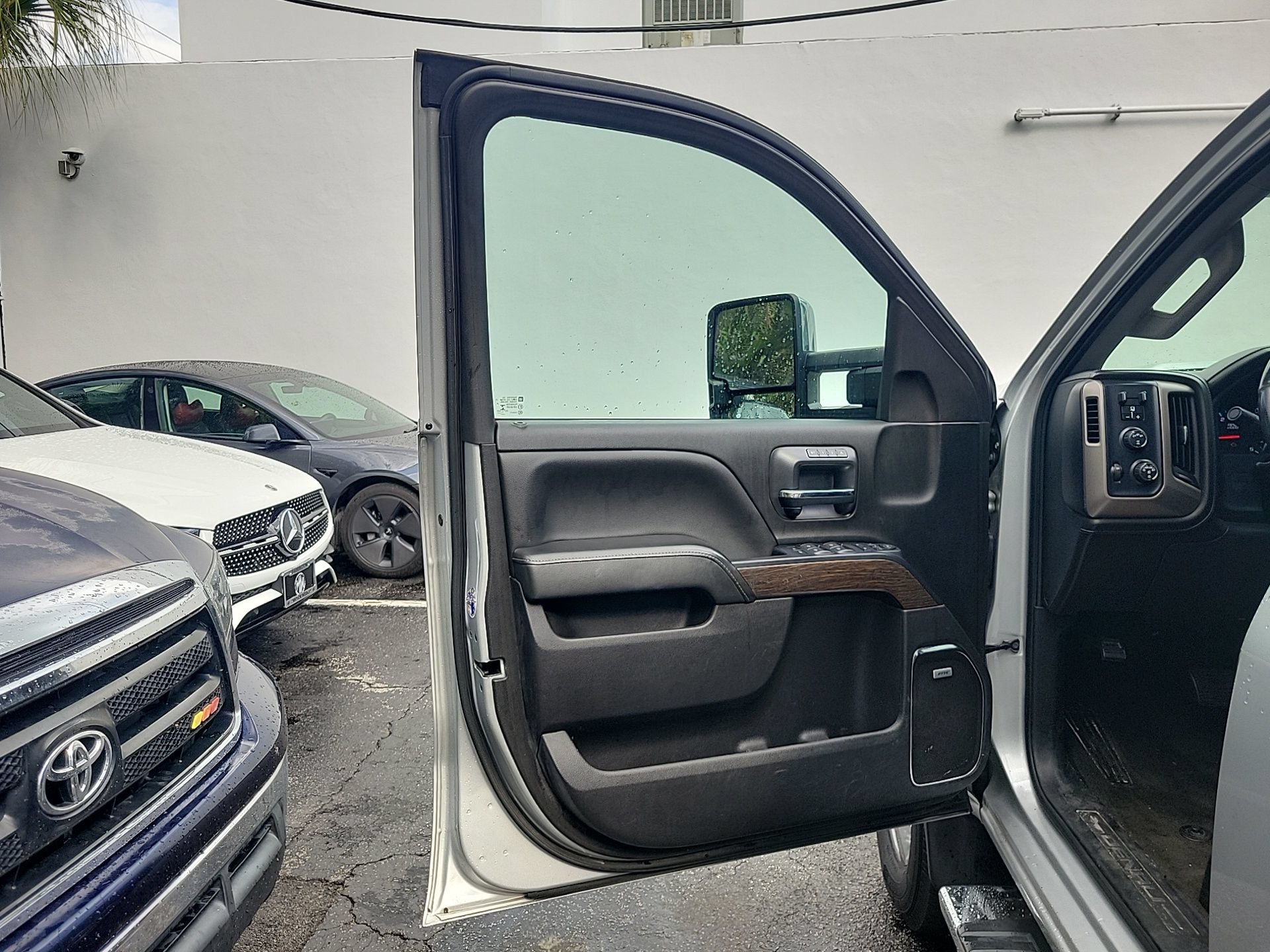 Used 2018 GMC Sierra 2500 Denali w/ Duramax Plus Package AWD/4WD image 23