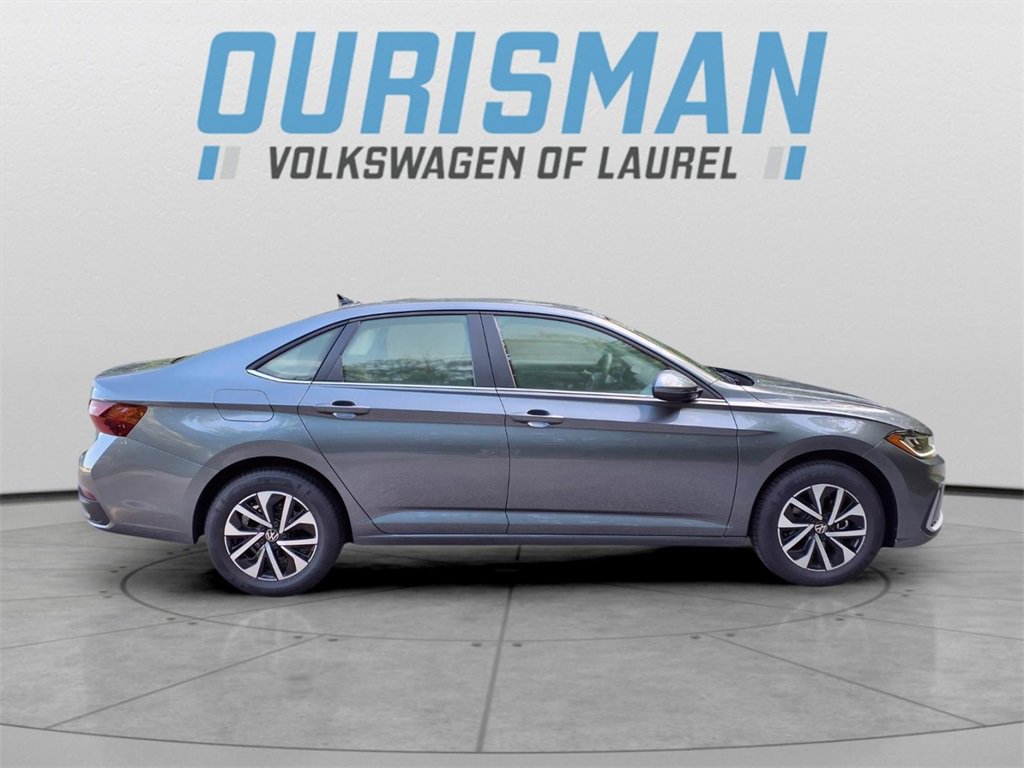 New 2026 Volkswagen Jetta SE image 2