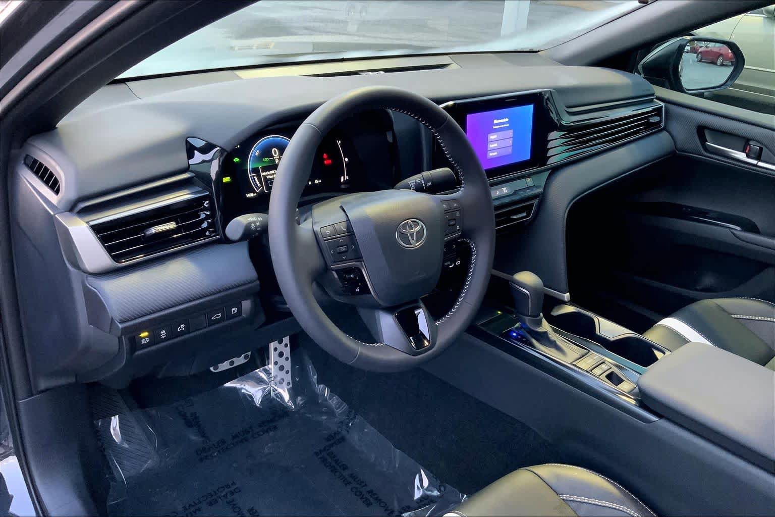 Used 2026 Toyota Camry SE FWD image 17