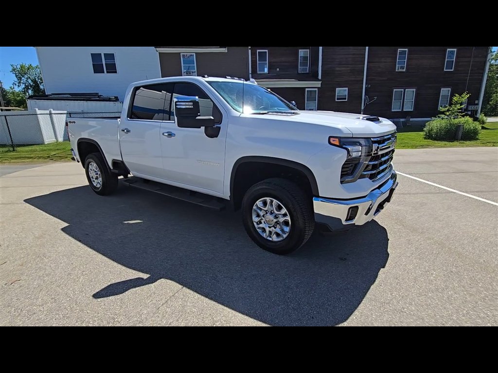 Used 2026 Chevrolet Silverado 3500 LTZ w/ LTZ Convenience Package AWD/4WD image 2