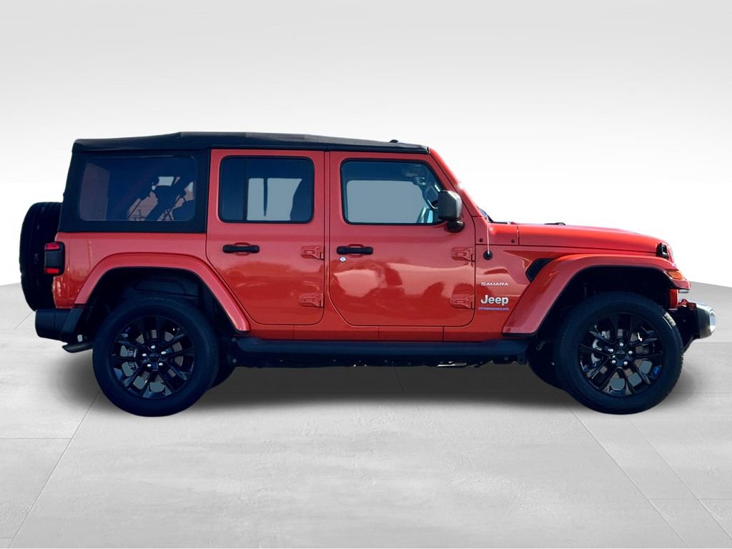Used 2023 Jeep Wrangler Unlimited Sahara w/ Cold Weather Group AWD/4WD image 8