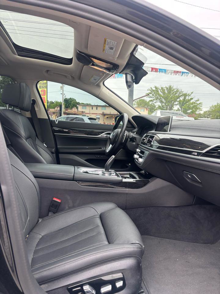 Used 2022 BMW 740i RWD image 16