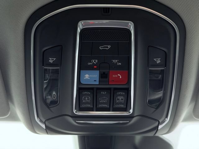 Used 2022 Jeep Grand Cherokee Limited AWD/4WD image 44