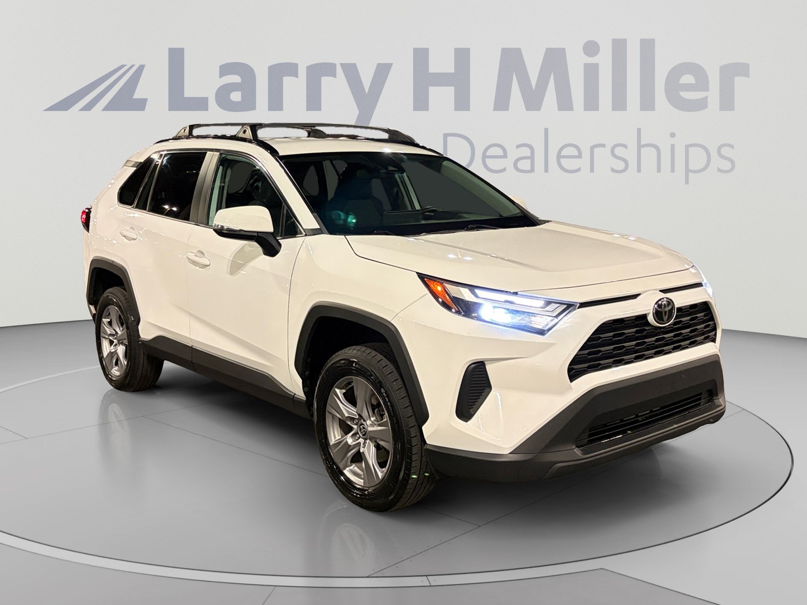 Used 2022 Toyota RAV4 XLE AWD/4WD image 7