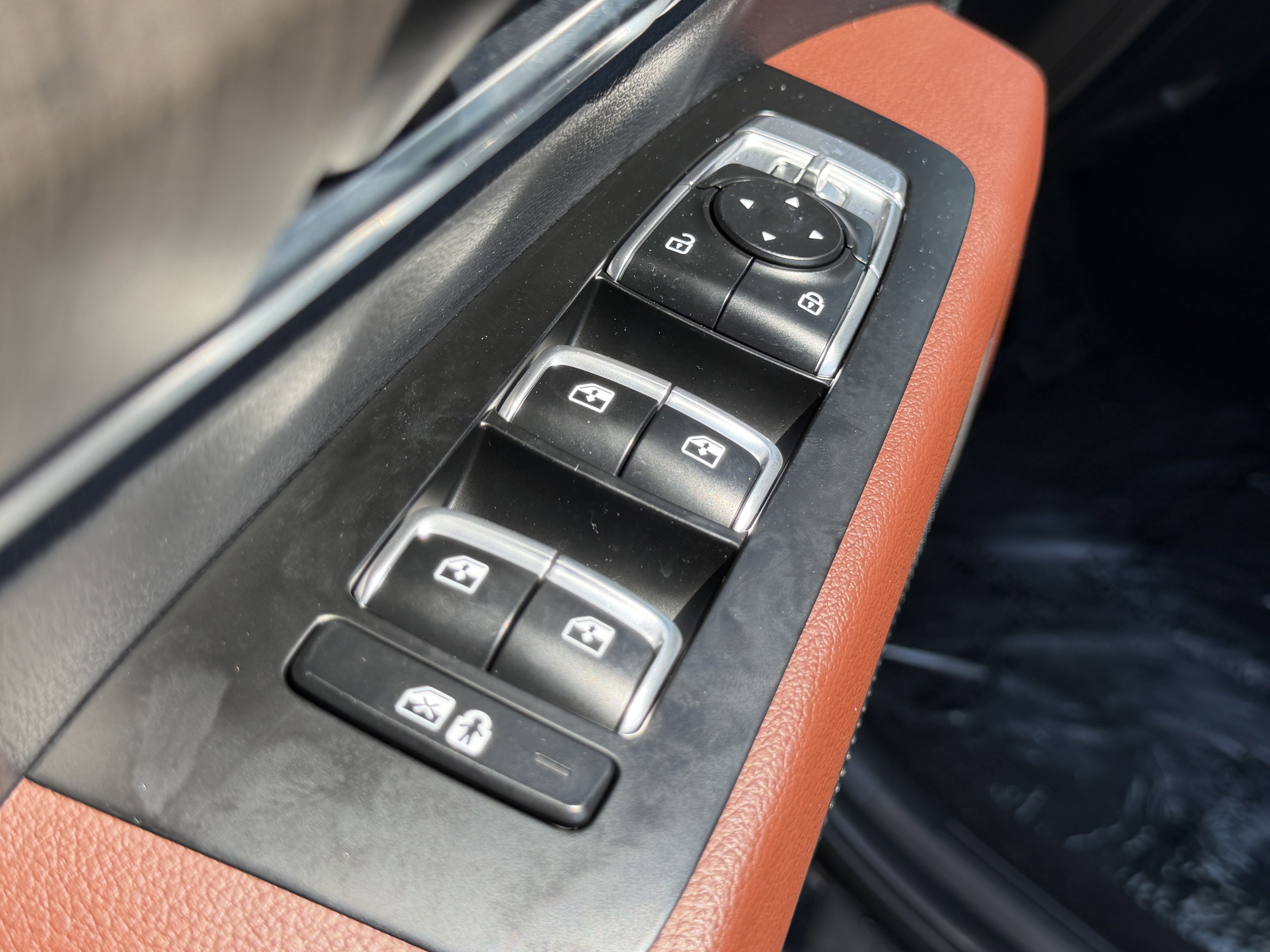 Used 2023 Kia Telluride EX w/ EX Captain's Chair Package image 15