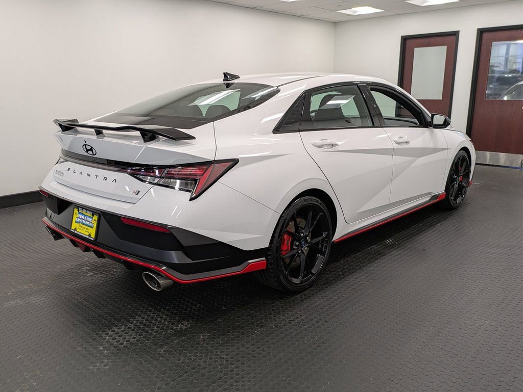 Used 2025 Hyundai Elantra N Base image 4