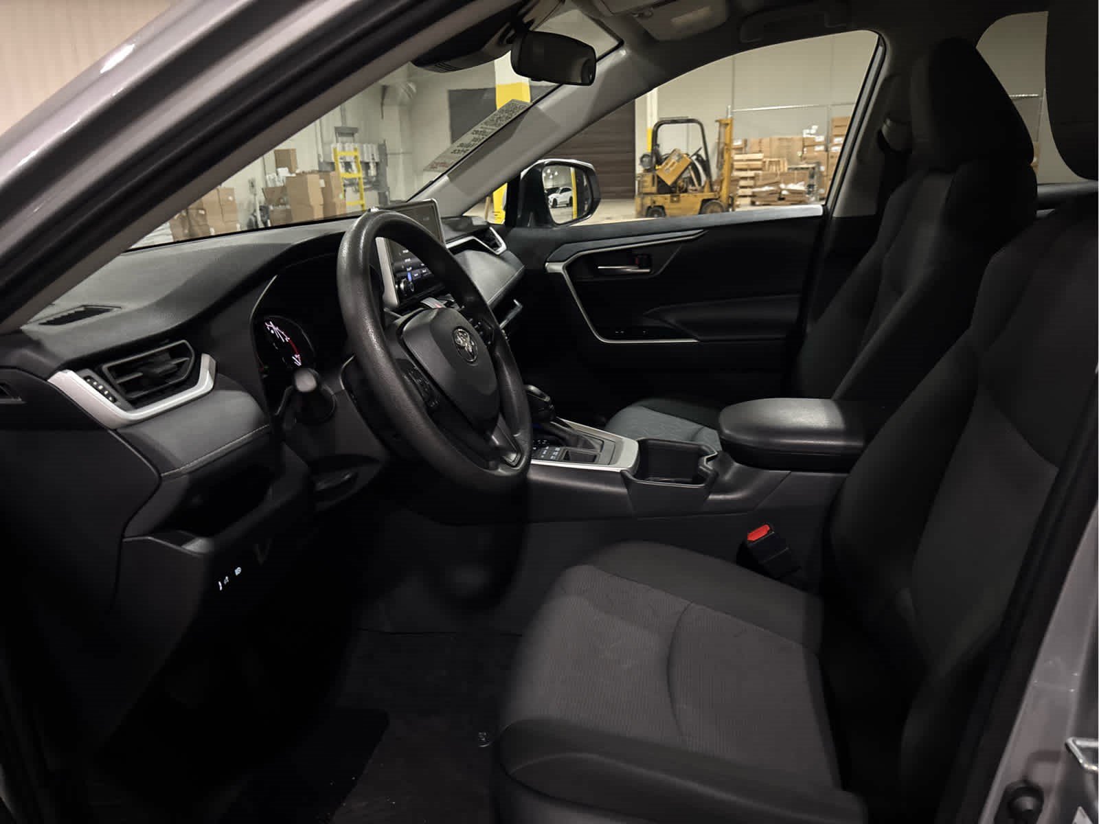 Used 2025 Toyota RAV4 XLE AWD/4WD image 9