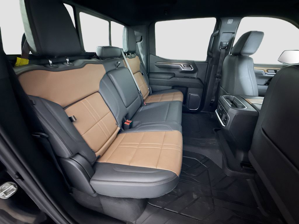 Used 2024 Chevrolet Silverado 1500 High Country w/ Technology Package AWD/4WD image 27