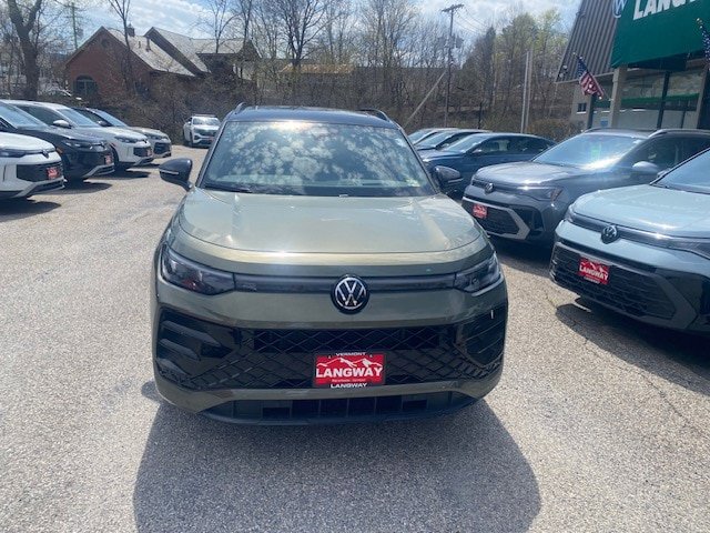 New 2026 Volkswagen Tiguan SE R-Line AWD/4WD image 2