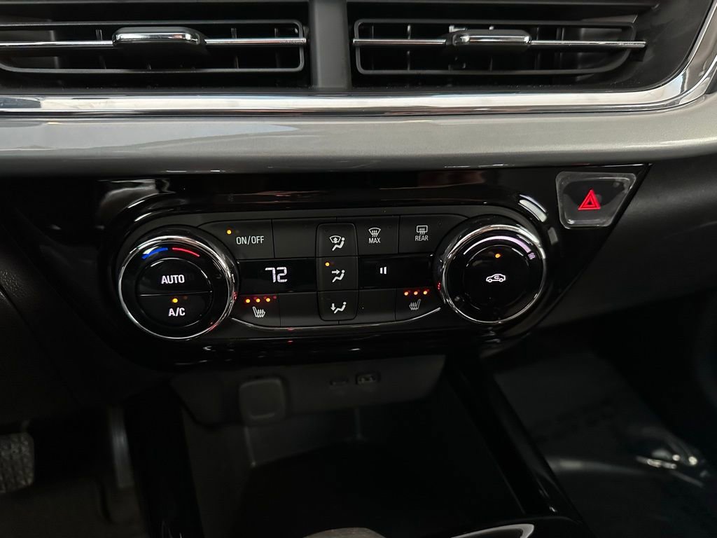 Used 2025 Chevrolet Trax LT w/ Driver Confidence Package image 26