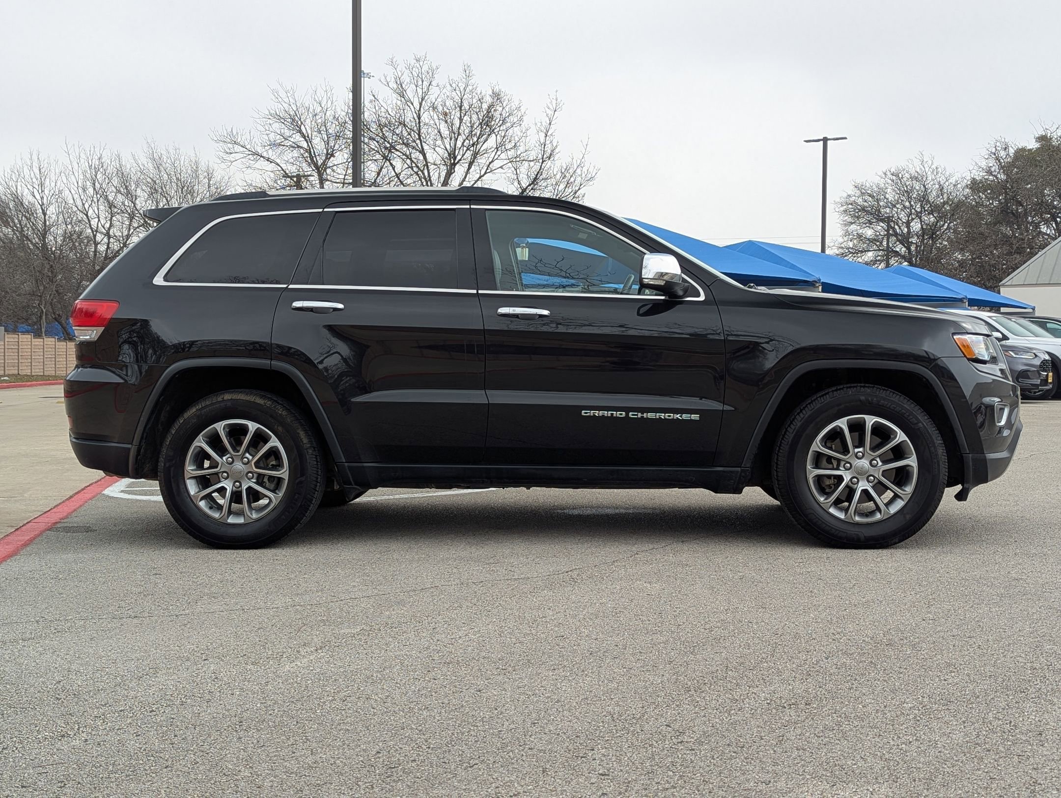 Used 2014 Jeep Grand Cherokee Limited w/ Luxury Group II image 3
