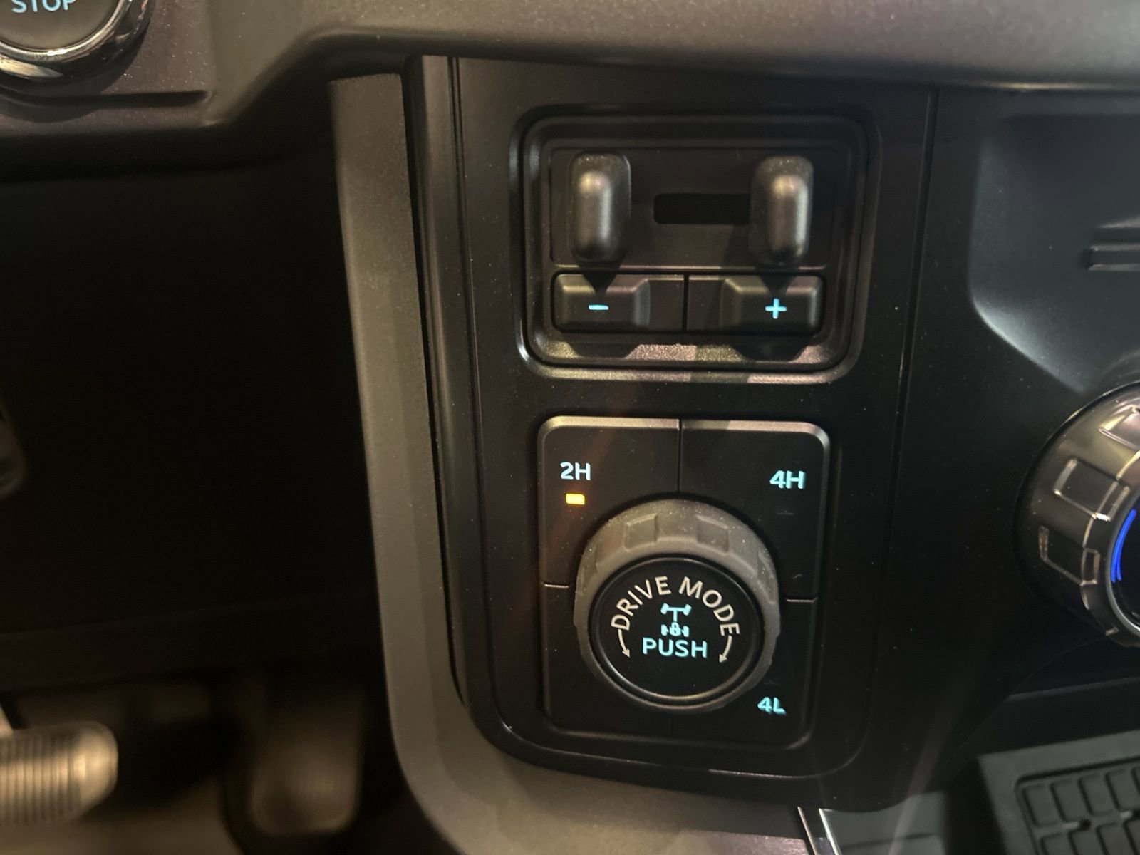 New 2025 Ford F150 XLT w/ Equipment Group 303A High image 28