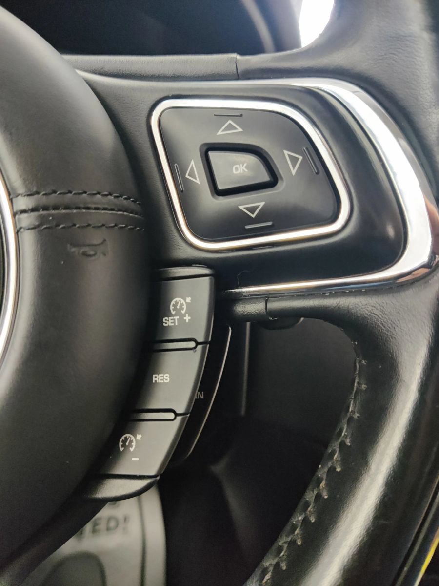 Used 2016 Jaguar XJ AWD/4WD image 35