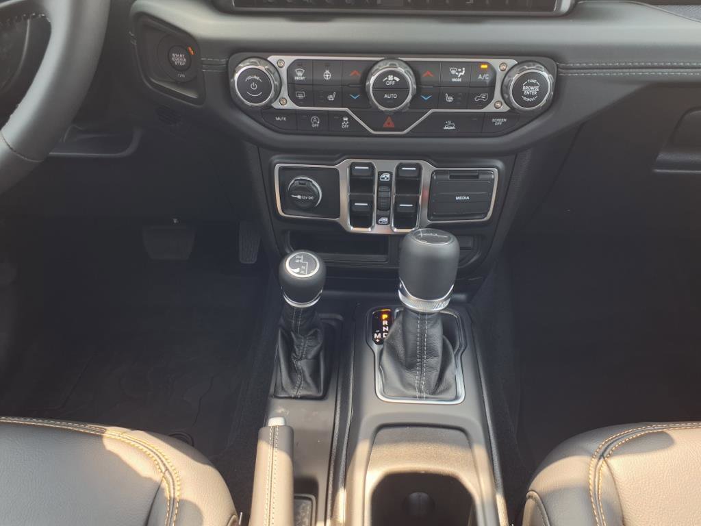 New 2025 Jeep Gladiator Sport image 13