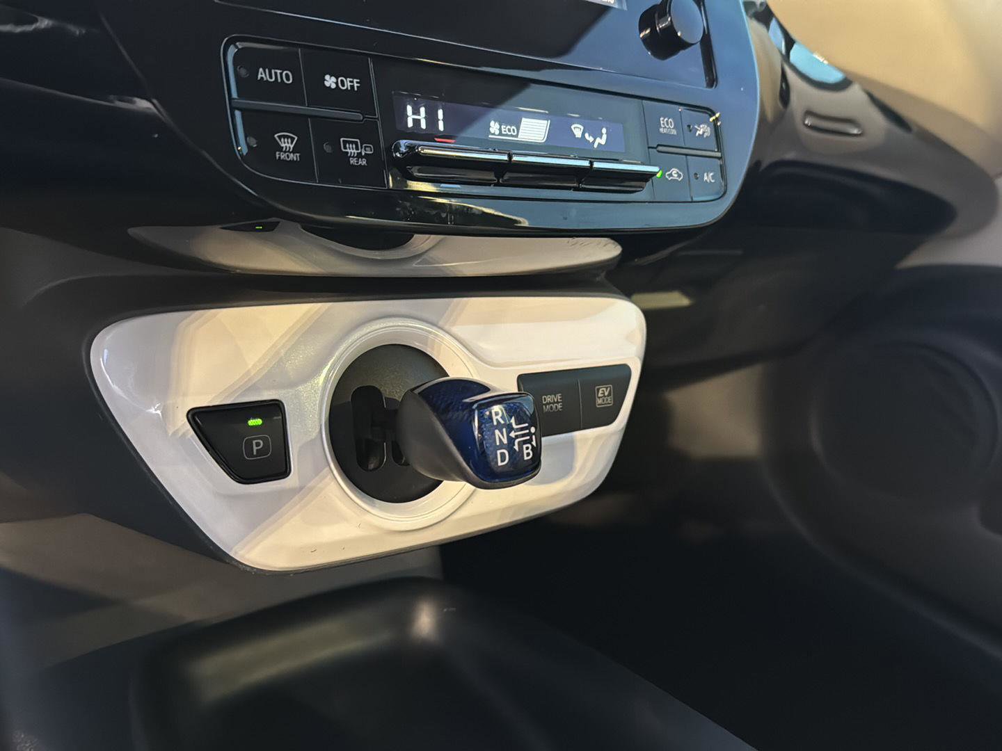 Used 2016 Toyota Prius Two image 23