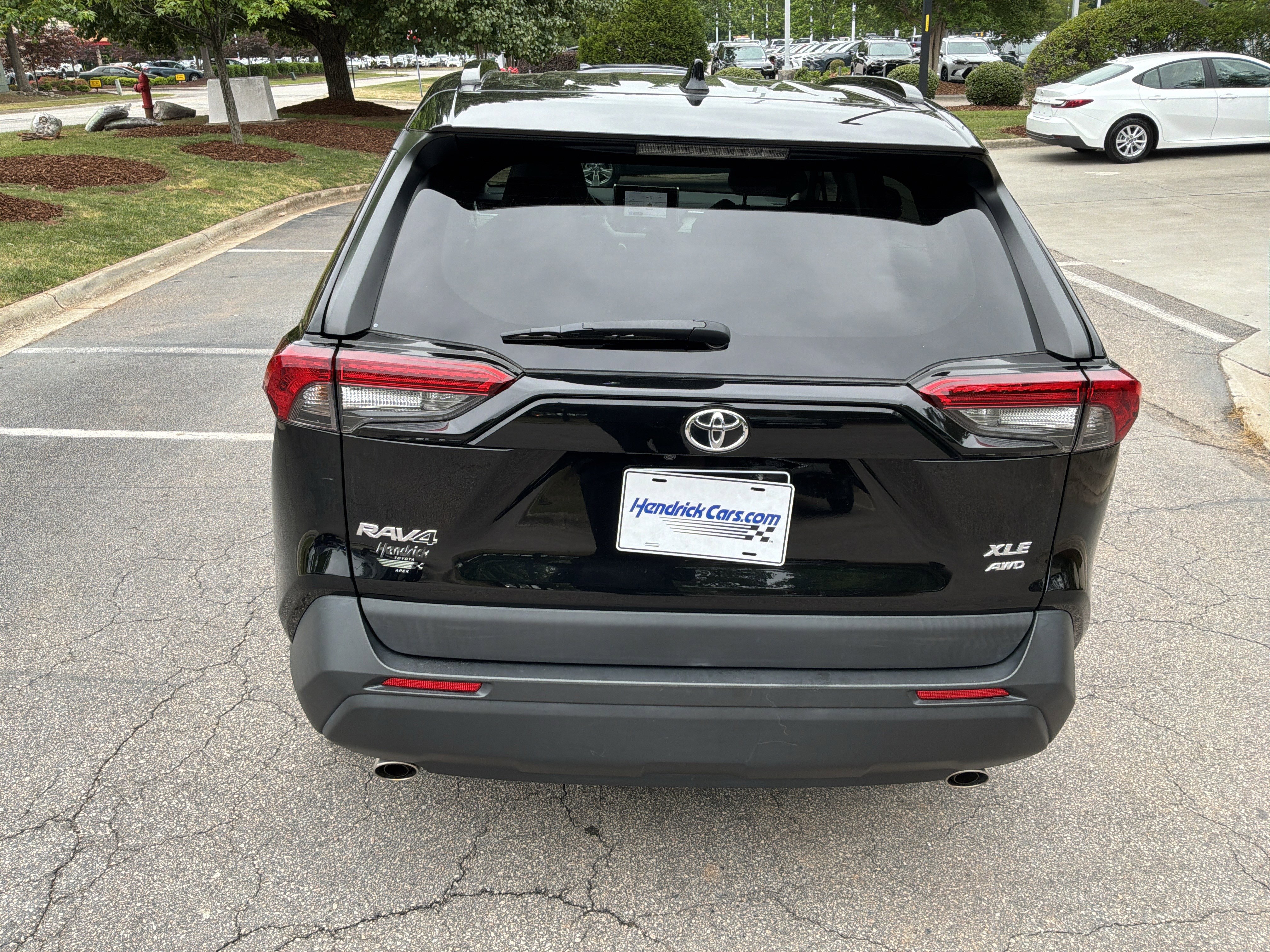 Used 2023 Toyota RAV4 XLE Premium AWD/4WD image 9