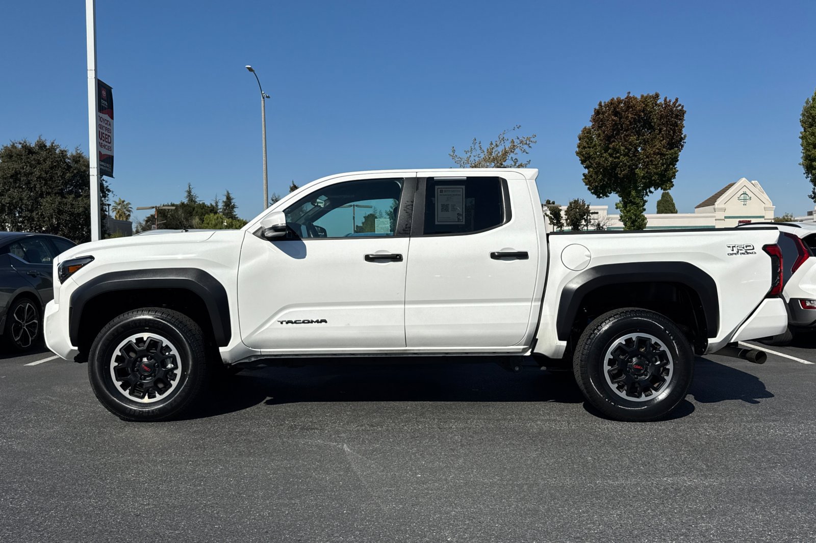 Used 2024 Toyota Tacoma TRD Off-Road w/ TRD Off Road Upgrade Package AWD/4WD image 3