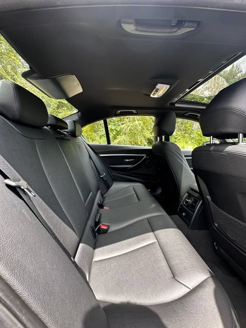 Used 2018 BMW 328d Sedan w/ Premium Package RWD image 18