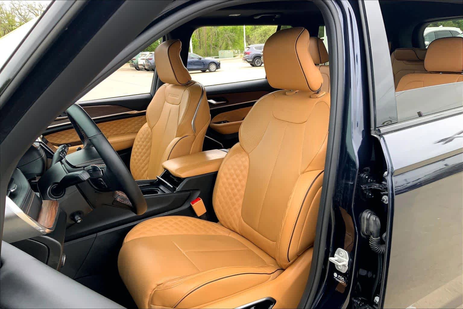 Used 2024 Jeep Grand Cherokee L Summit w/ High Altitude Package image 8