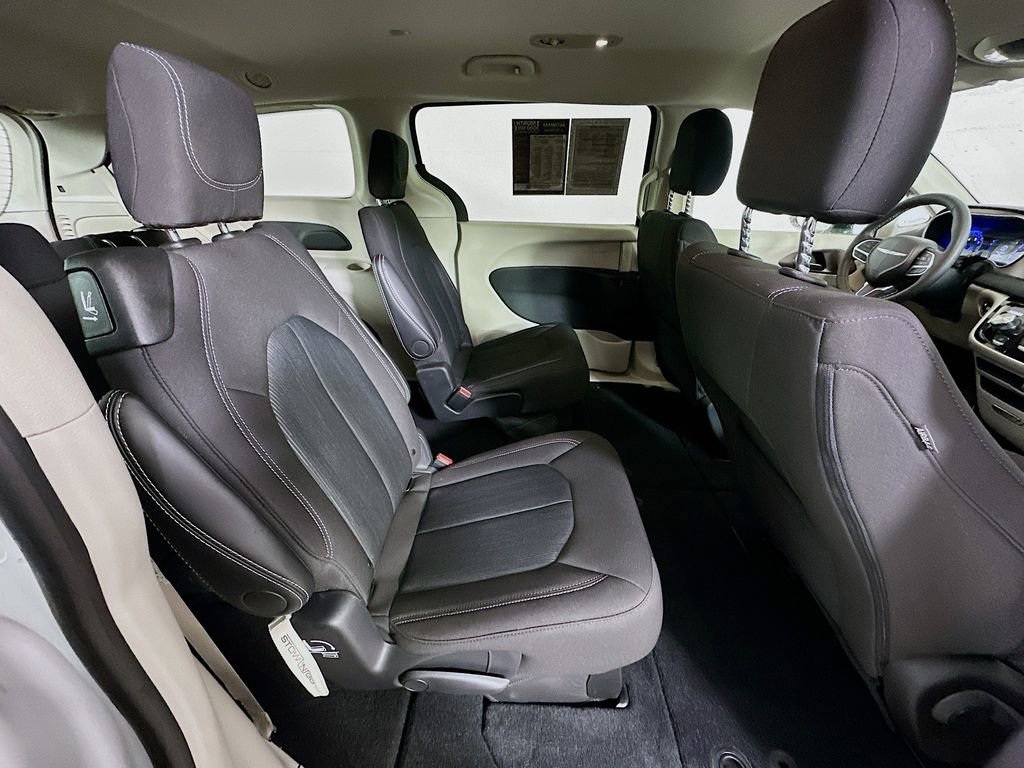 Used 2024 Chrysler Voyager LX FWD image 11