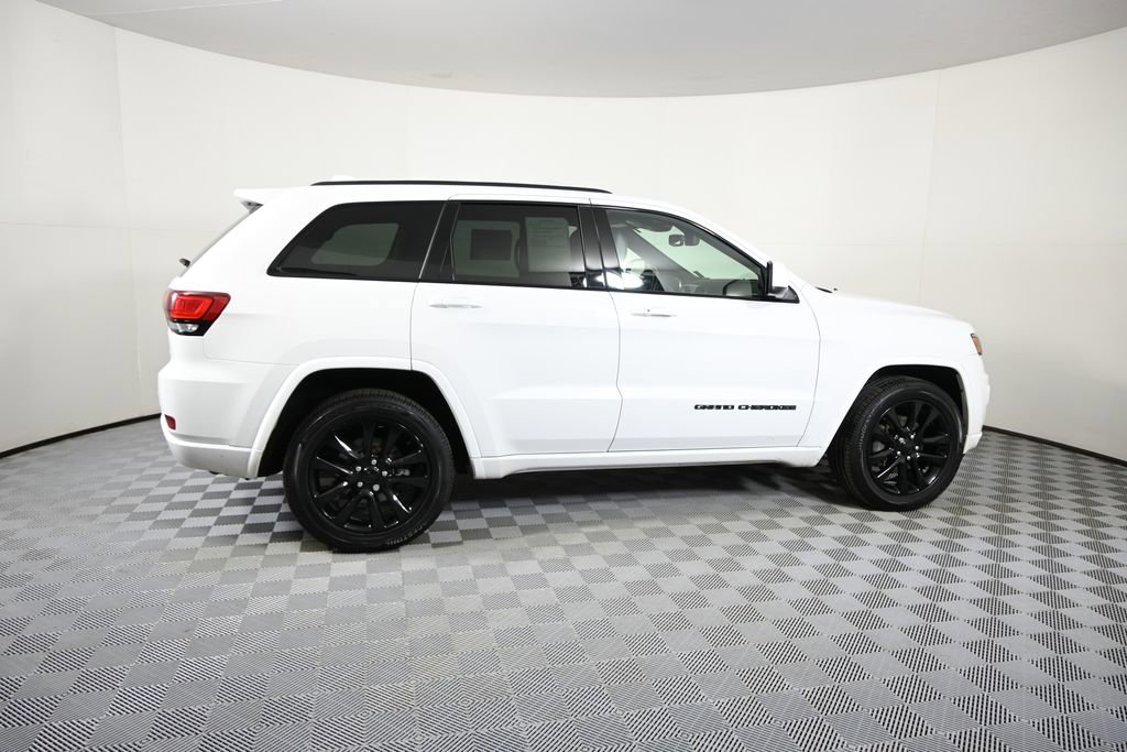 Used 2020 Jeep Grand Cherokee Altitude AWD/4WD image 7