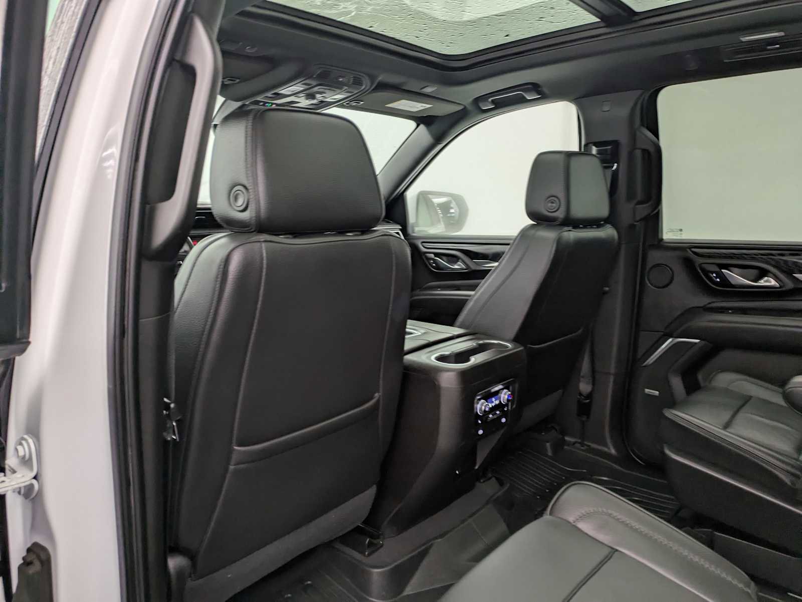 Used 2021 GMC Yukon XL Denali w/ Denali Premium Package image 22