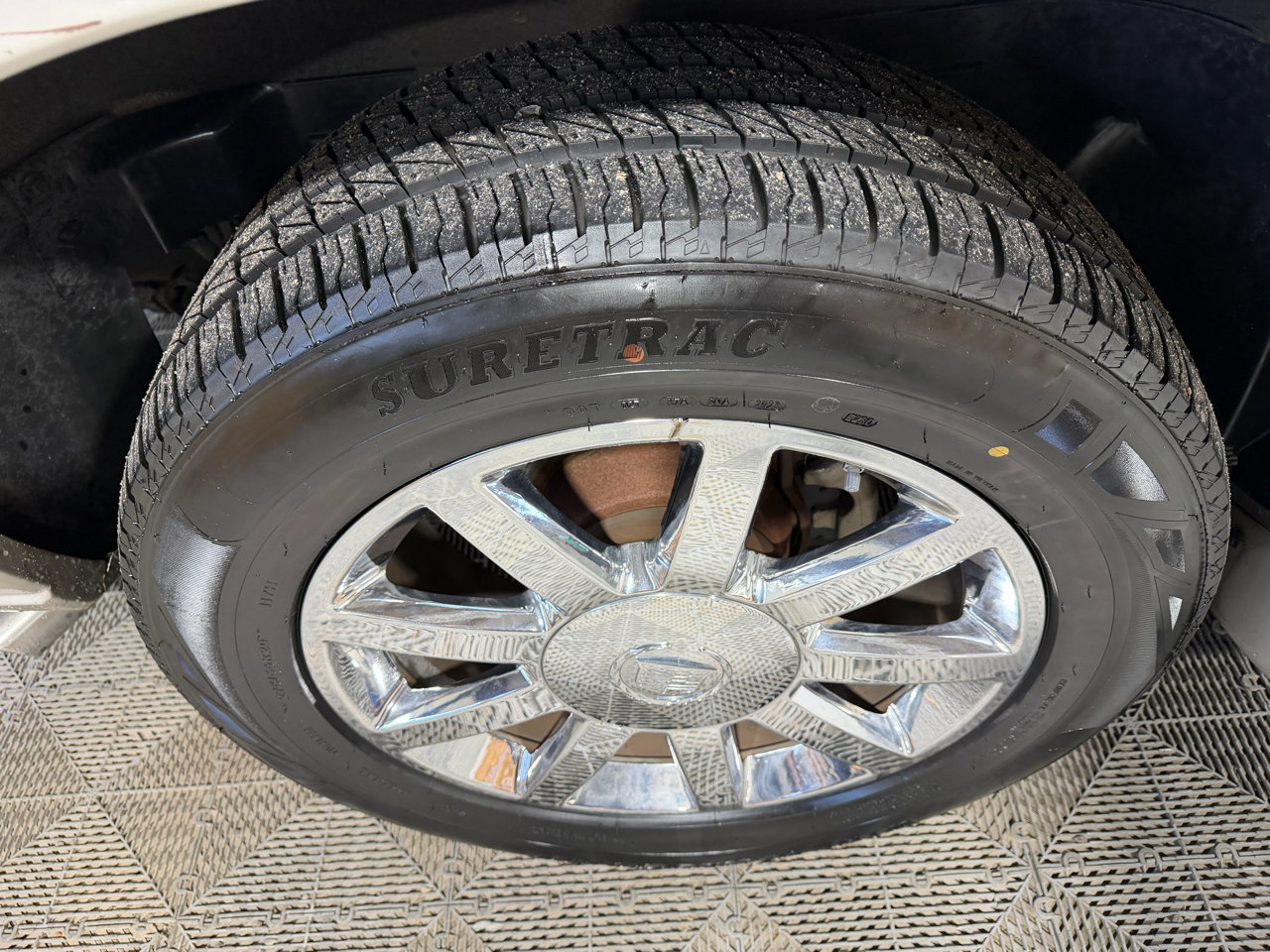 Used 2004 Cadillac Escalade ESV Platinum image 17