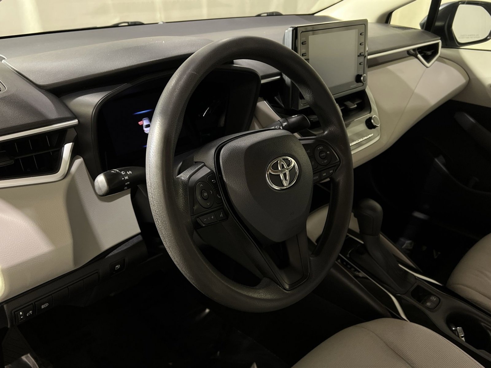 Used 2022 Toyota Corolla LE FWD image 29