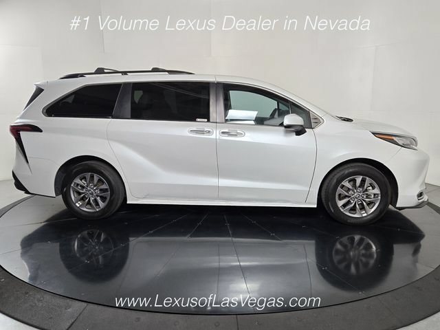 Used 2023 Toyota Sienna XLE FWD image 7