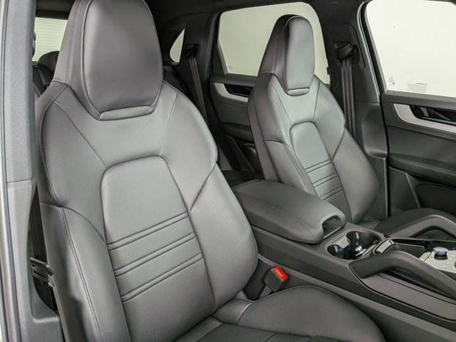New 2026 Porsche Cayenne image 24