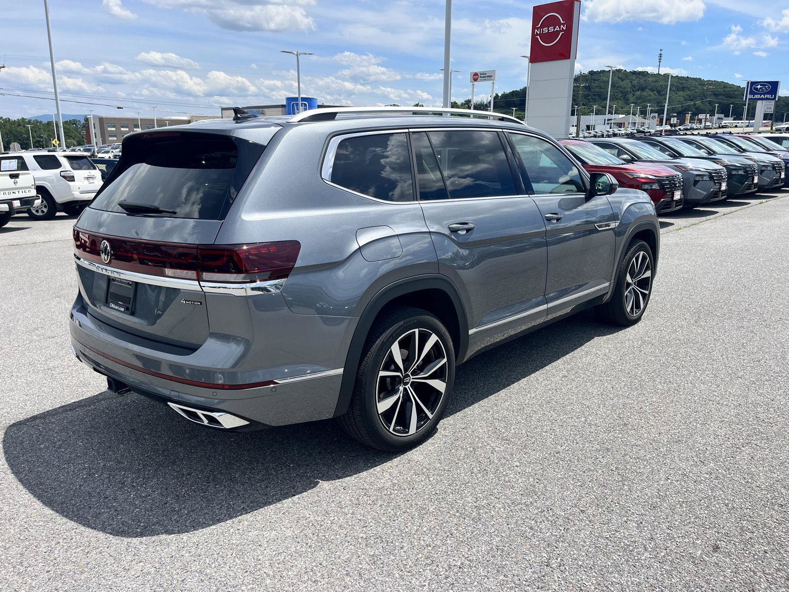 Used 2024 Volkswagen Atlas SEL Premium R-Line AWD/4WD image 7