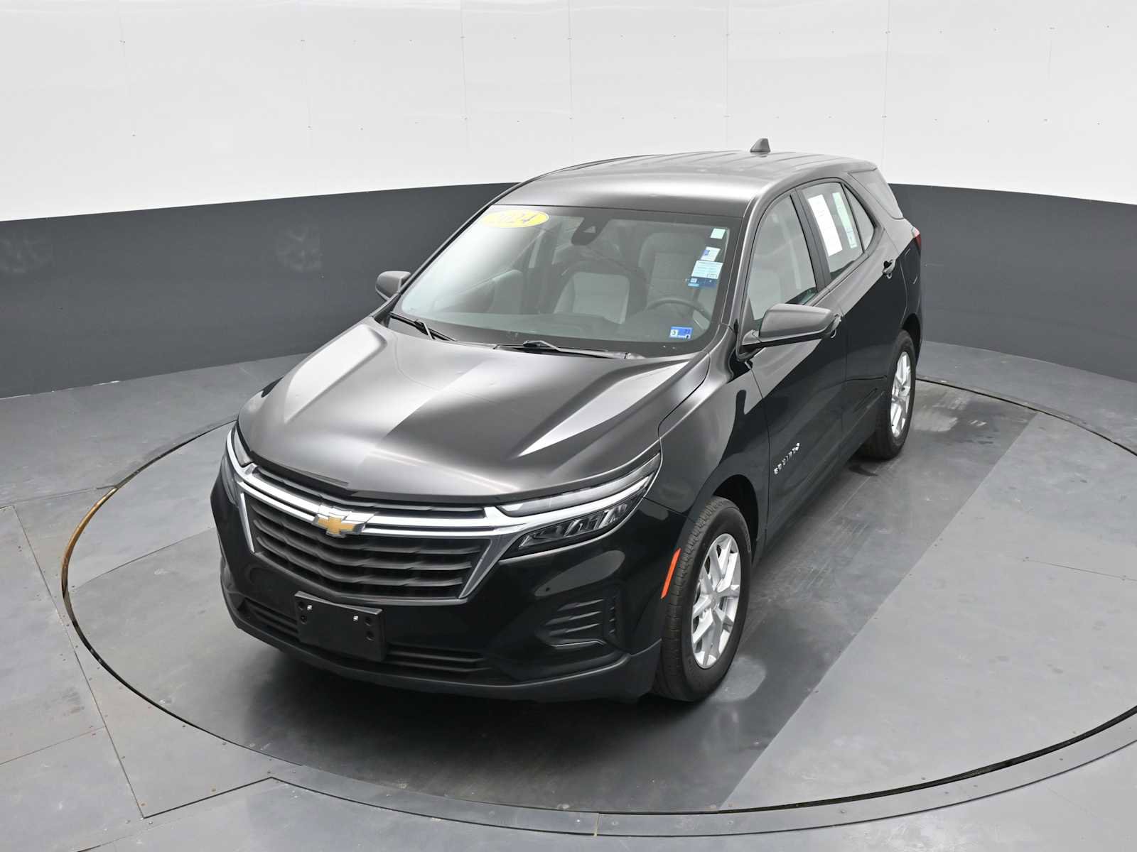 Used 2024 Chevrolet Equinox LS w/ Driver Confidence II Package FWD image 12