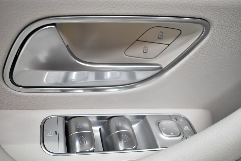 Certified 2025 Mercedes-Benz GLS 580 4MATIC image 17