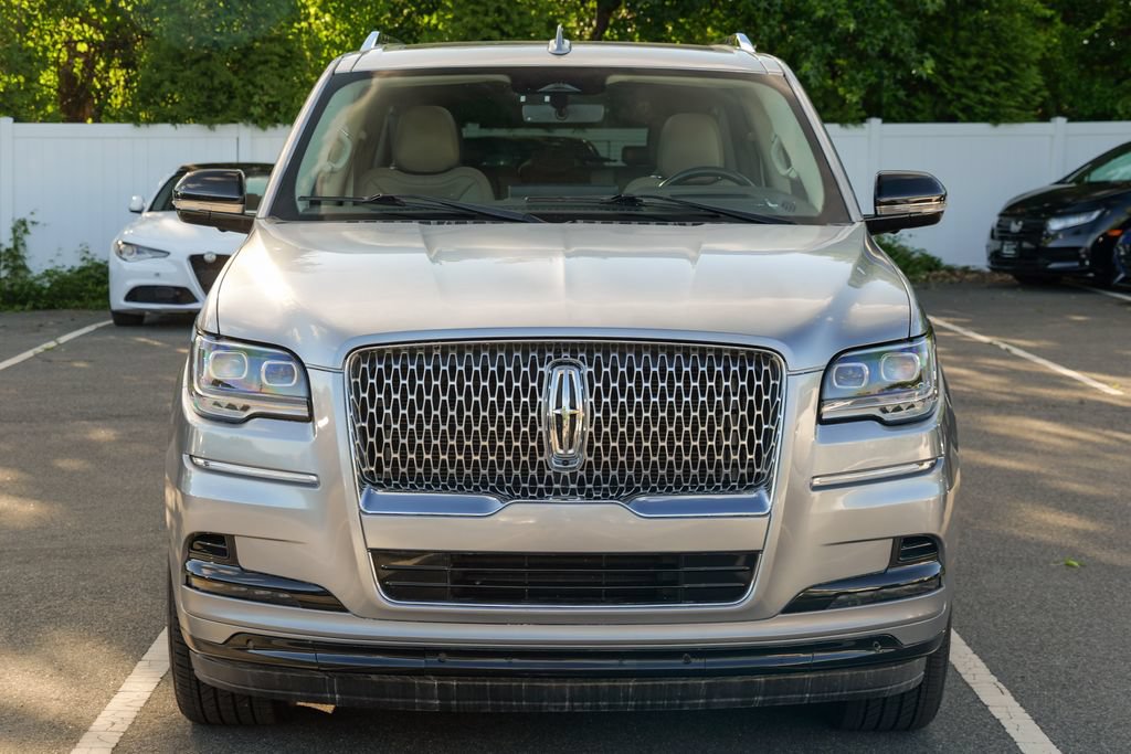 Used 2023 Lincoln Navigator L Reserve AWD/4WD image 2
