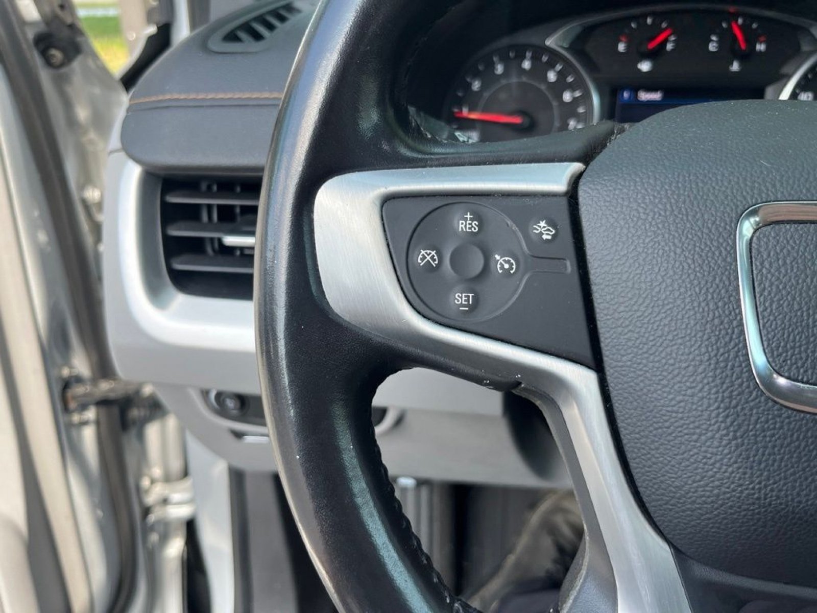 Used 2020 GMC Terrain SLE w/ Driver Convenience Package FWD image 10