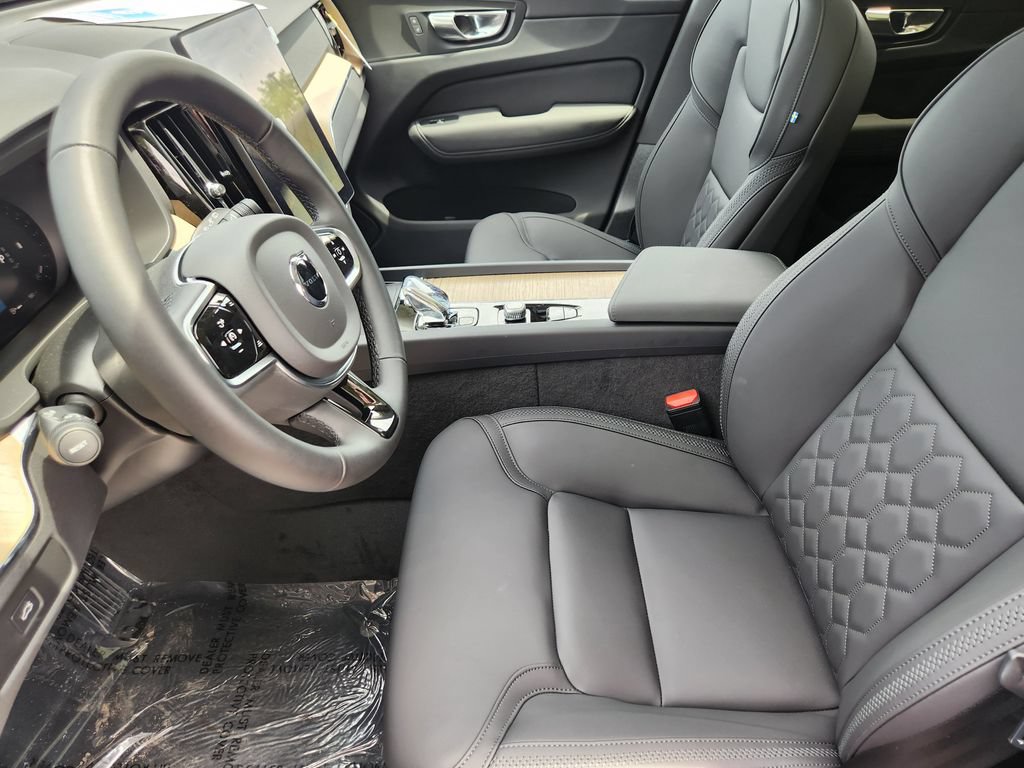 New 2026 Volvo XC60 B5 Plus w/ Climate Package AWD/4WD image 4