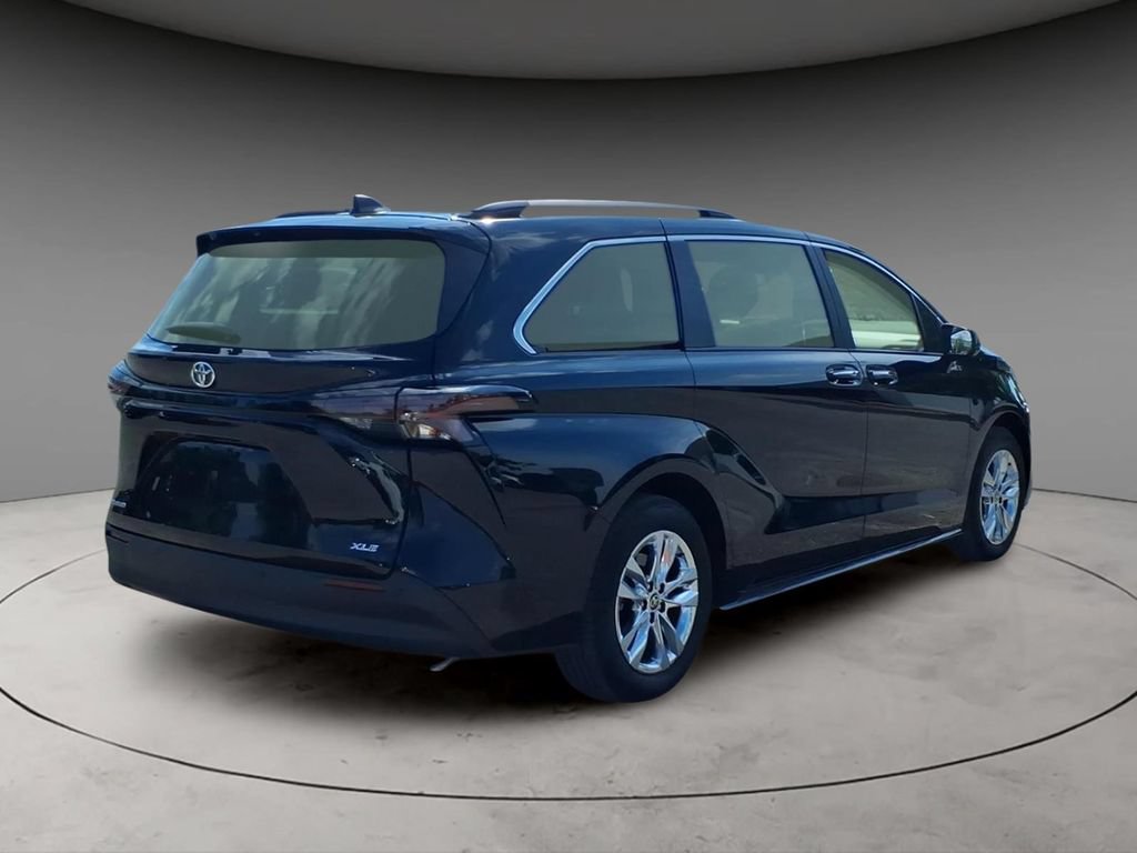 Used 2026 Toyota Sienna XLE AWD/4WD image 9