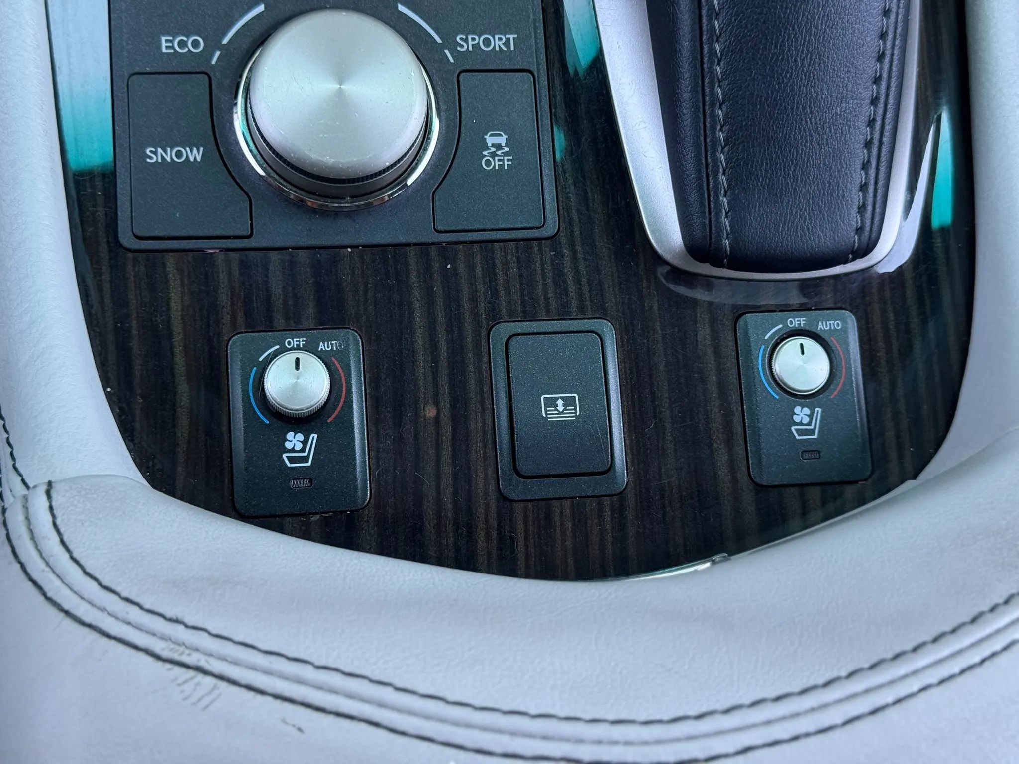 Used 2015 Lexus LS 460 w/ Comfort Package RWD image 26