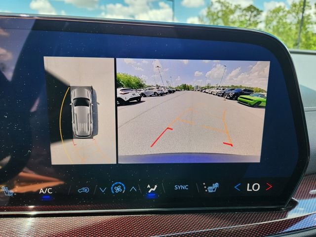 Used 2025 Chevrolet Traverse Z71 w/ Driver Confidence Package AWD/4WD image 24