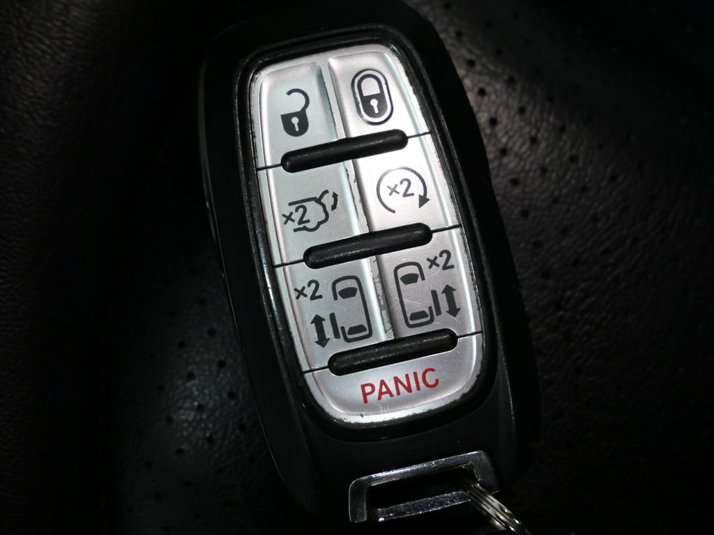Used 2024 Chrysler Pacifica Touring-L FWD image 30