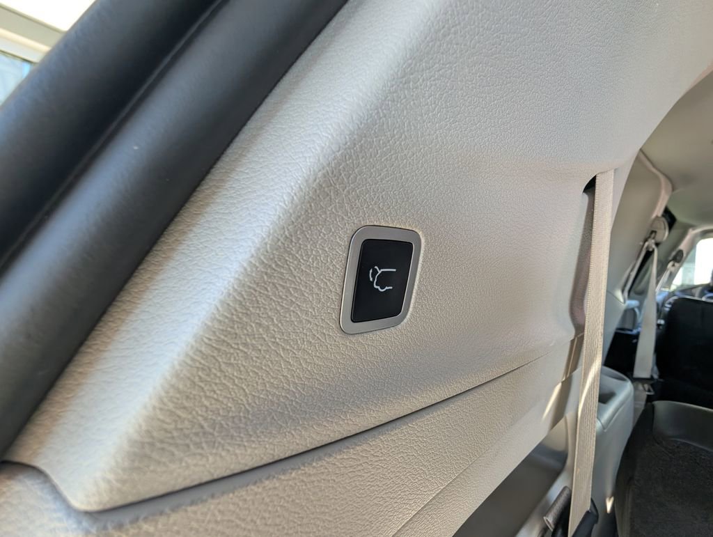 Used 2024 Chrysler Pacifica Touring-L FWD image 45