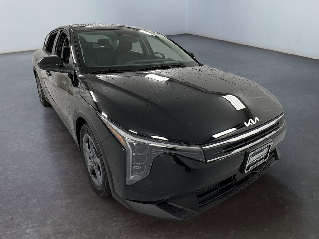 New 2025 Kia K4 LXS