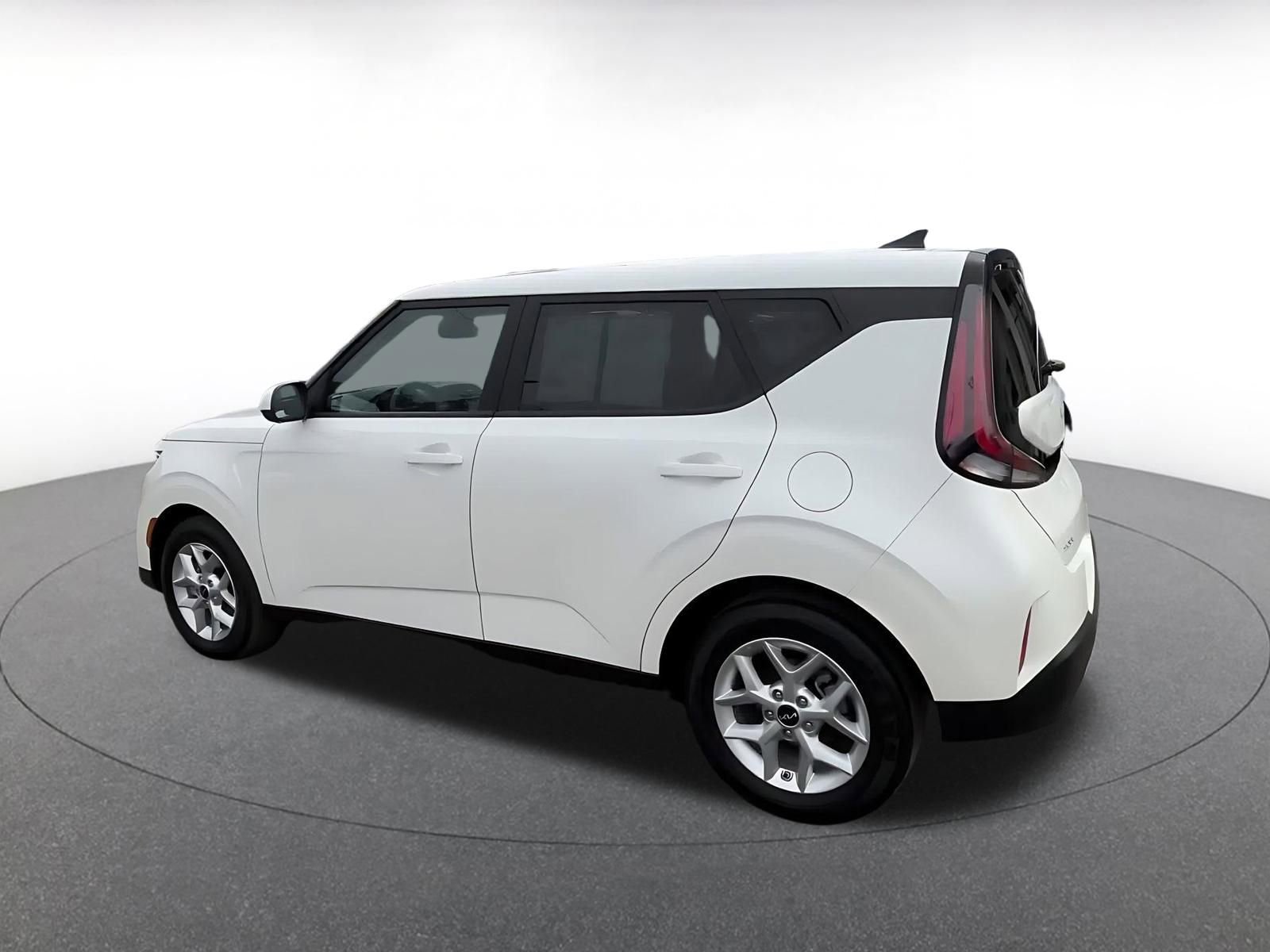 Used 2025 Kia Soul LX w/ LX Technology Package FWD image 10