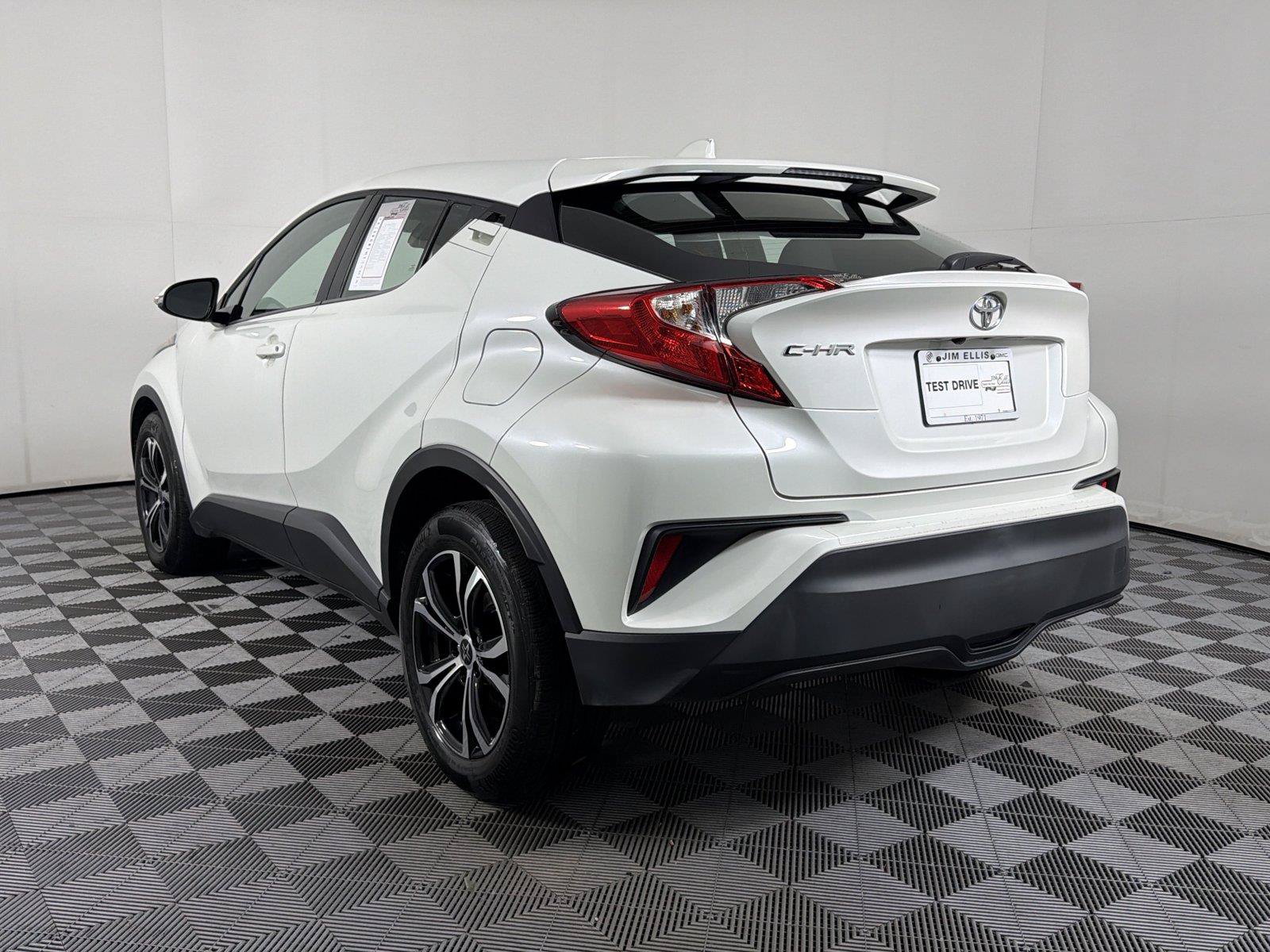 Used 2021 Toyota C-HR LE FWD image 2