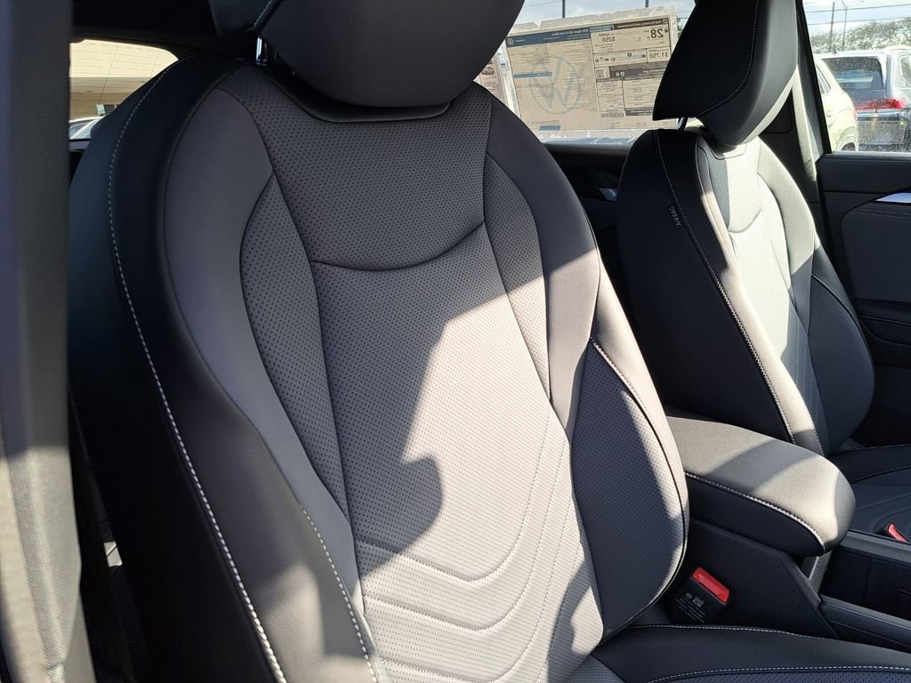 New 2026 Volkswagen Tiguan SE R-Line FWD image 17