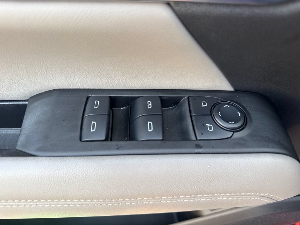 Used 2025 GMC Terrain Elevation w/ Elevation Premium Package AWD/4WD image 18