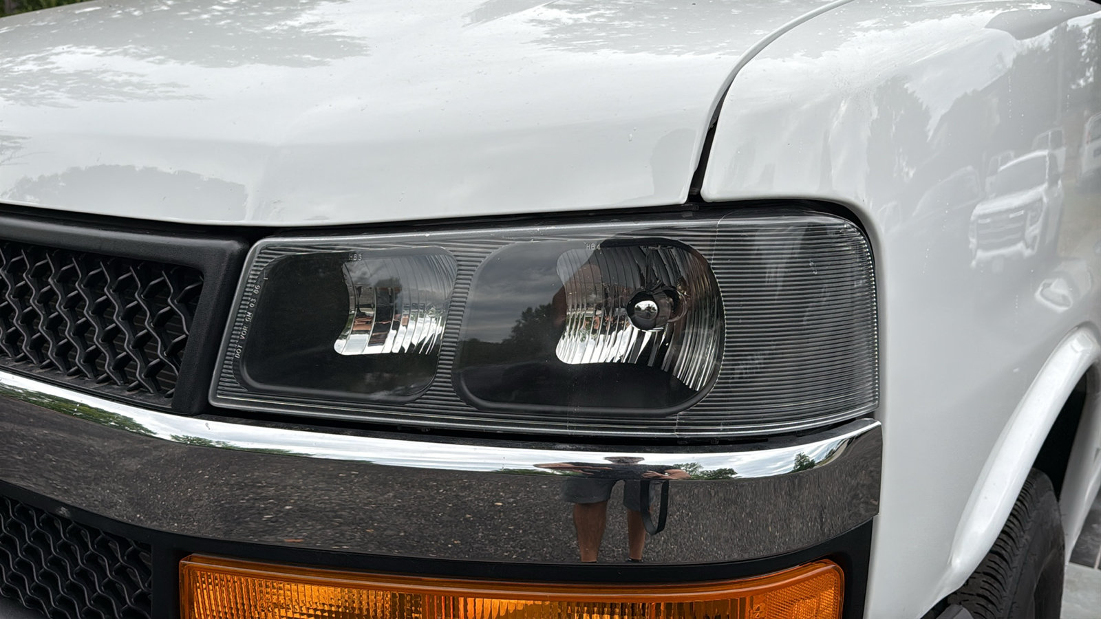 Used 2024 Chevrolet Express 2500 w/ Driver Convenience Package RWD image 9
