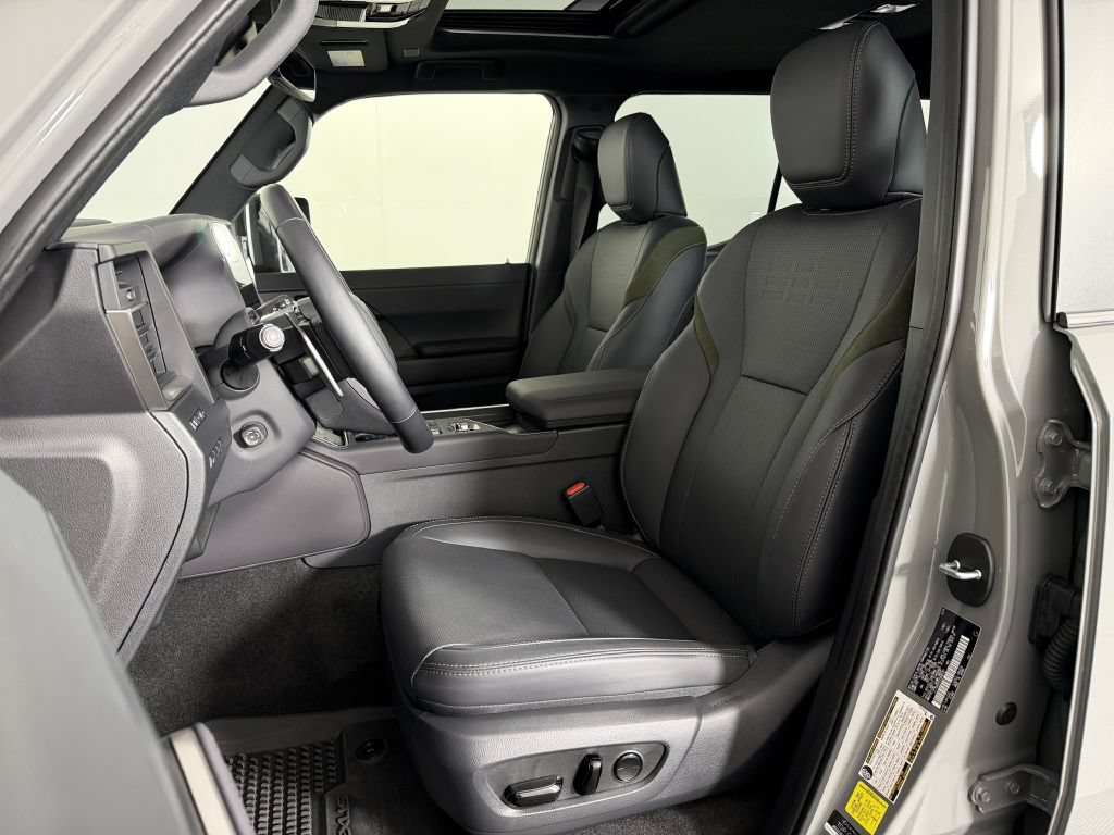 Used 2025 Lexus GX 550 AWD/4WD image 18